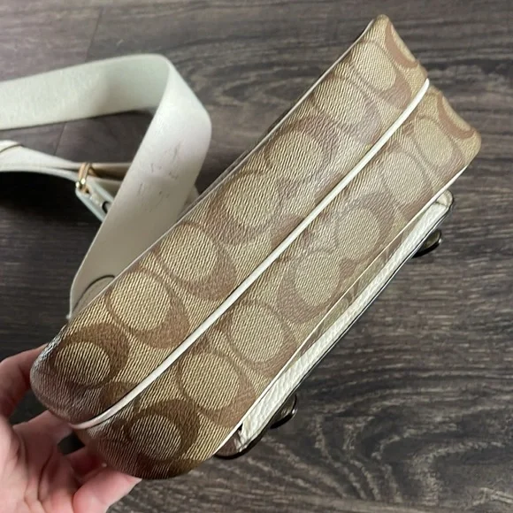 Coach Lucy Signature Crossbody - Picture 3 of 8